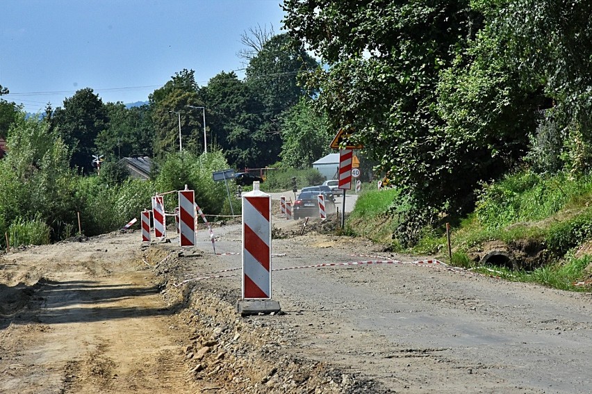 Droga łączy powiat gorlicki z nowosądeckim i od lat czekała...