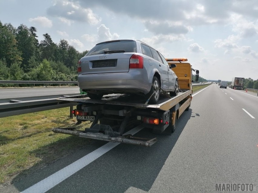 Wypadek na autostradzie A4. Audi najechało na tył tira....