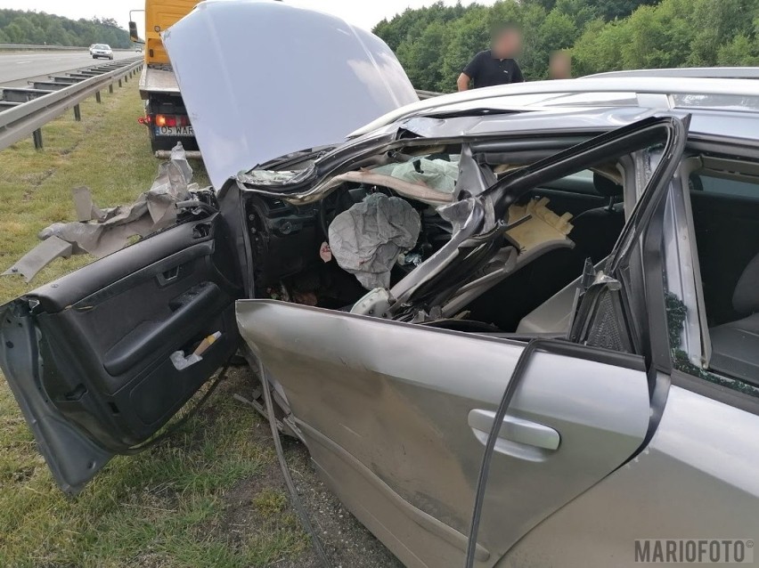 Wypadek na autostradzie A4. Audi najechało na tył tira....