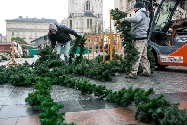 Ruszyły przygotowania do Targów Bożonarodzeniowych na krakowskim rynku