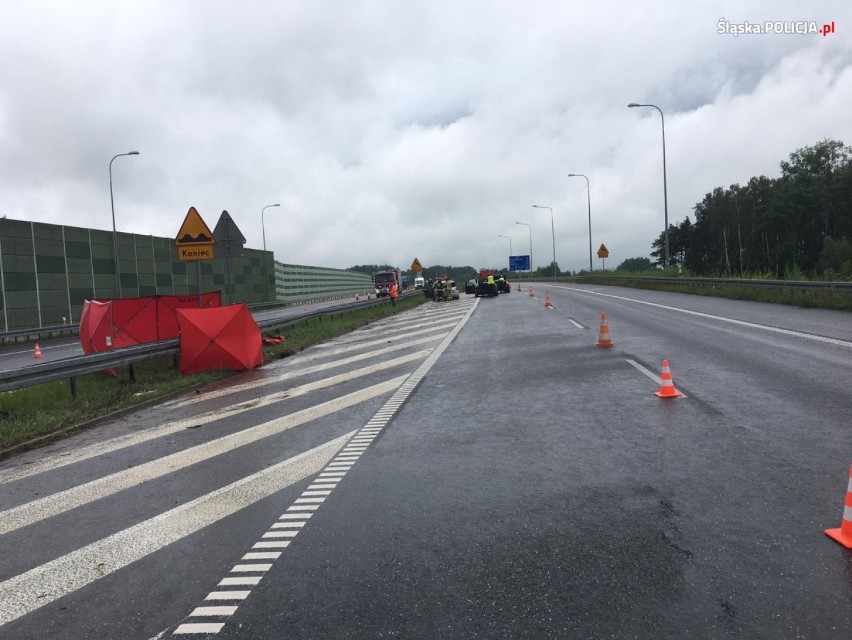 Tragiczny wypadek na A1 na wysokości Pyrzowic. Chciał wystawić trójkąt ostrzegawczy, został śmiertelnie potrącony