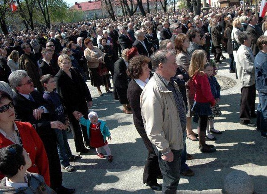 Dziś 12. rocznica tragicznej śmierci Stanisława Zająca. Senator z Jasła zginął w Smoleńsku, w jego pogrzebie uczestniczyły tłumy [ZDJĘCIA]