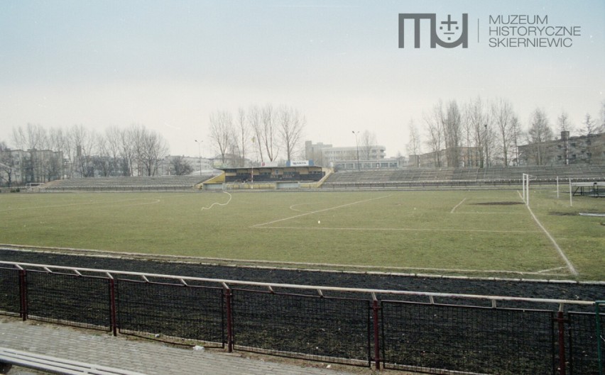 Skierniewicki stadion miejski dziś i 30 lat temu