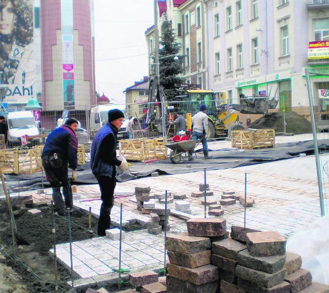 We wtorek nawet pieszo trudno było przejść przez teren u zbiegu Krakowskiej i Nowego Światu