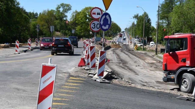 Od czwartku na Warszawskiej kierowcy jeździli już nową drogą