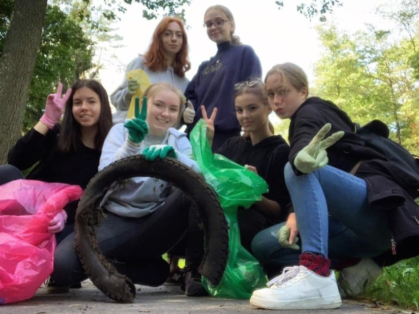 Międzynarodowa Akcja Sprzątania Świata w Augustowie. Augustowianie sprzątali swoje miasto [Zdjęcia]