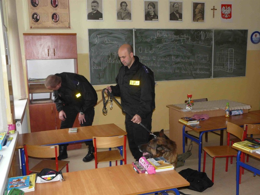 Ogień i bomba w szkole w Bałdrzychowie. To tylko ćwiczenia (ZDJĘCIA)