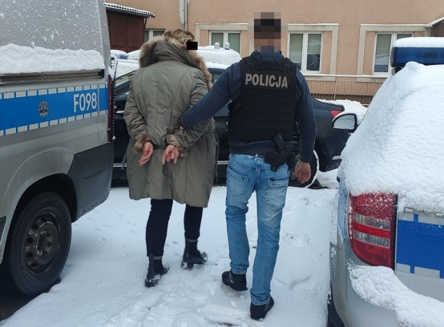 Policjanci z Łodzi zatrzymali w hotelu w Krakowie grasujące po Polsce małżeństwo oszustów i złodziei ze Słowacji
