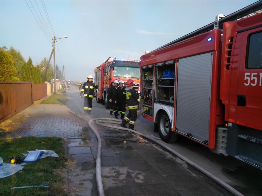 Pożar i wybuch butli z gazem w Bieniądzicach. 35-latek został ciężko poparzony [ZDJĘCIA]