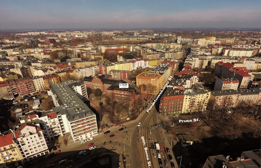 Kamienica stoi w obrębie Placu Grunwaldzkiego.
Powierzchnia...