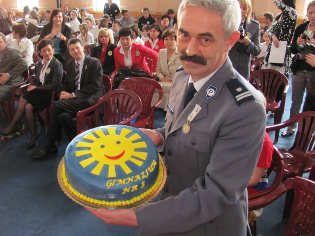 Roman Szeląg otrzymał m.in. tort w kształcie Orderu Uśmiechu