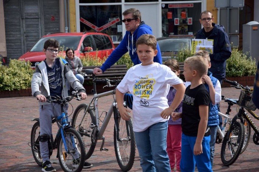 Dzień Bez Samochodu w Chodzieży: Na rynku promowano rowery miejskie [FOTO]