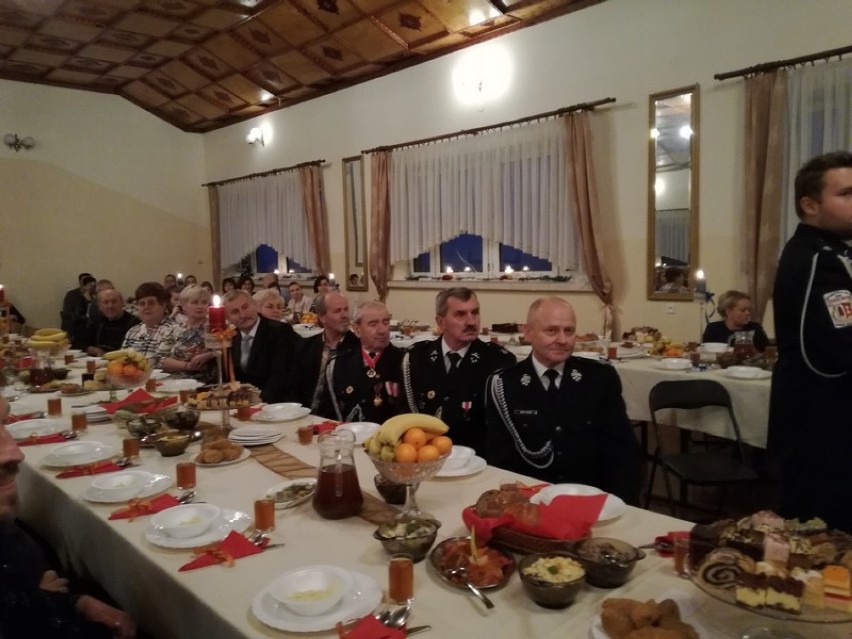Uroczysta kolacja wigilijna odbyła się w Chełmcach
