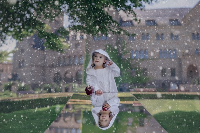 „Nie jestem z innej bajki” - w Poznaniu stworzono „baśniowe” fotografie z udziałem dzieci i młodzieży z zespołem Downa.