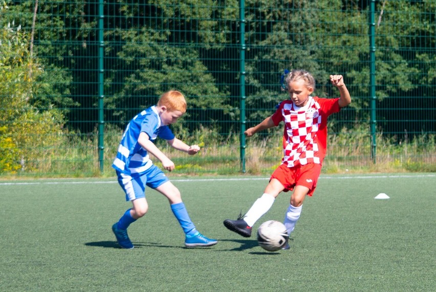 Żaki Akademii Piłkarskiej w Obornikach podczas turnieju w Skokach