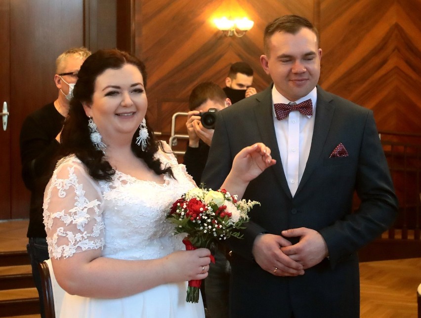 Pierwszy ślub w nowej sali w Szczecinie! Pani Iwona i pan Mariusz powiedzieli "tak" [ZDJĘCIA]