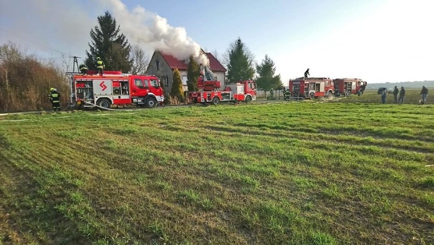 Tragiczny pożar w Łęgu Tarnowskim. Na poddaszu znaleziono zwłoki mężczyzny