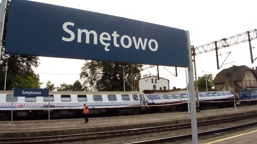 Wypadek kolejowy w Smętowie Granicznym. Zderzyły się pociągi osobowy i towarowy. Są ranni [ZDJĘCIA]