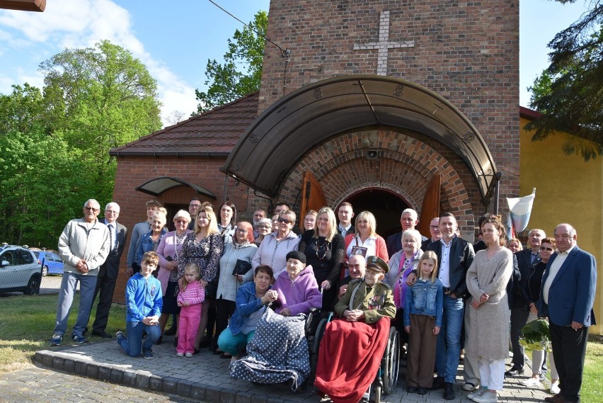 13 maja w miejscowym kościele odbyła się uroczysta msza z...