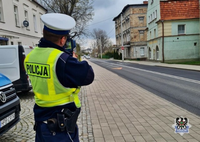 Badanie alkomatem przeprowadzone przez policjantów z Głuszycy wskazało jasno, że kierująca jest kompletnie pijana.