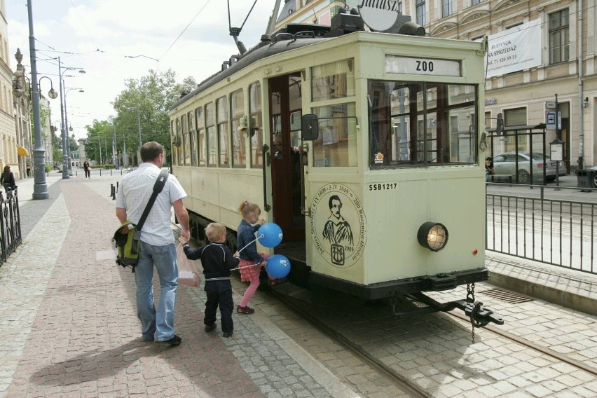 Wrocław: Ruszyły letnie kursy zabytkowego tramwaju (ZDJĘCIA)