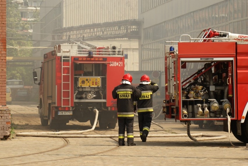 Wrocław: Pożar w byłej zajezdni tramwajowej przy ul. Legnickiej (FILM)