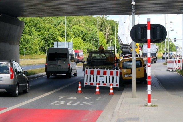 Zakorkowane Jagodno i problemy kierowców po uruchomieniu linii kolejowej z Wrocławia do Świdnicy