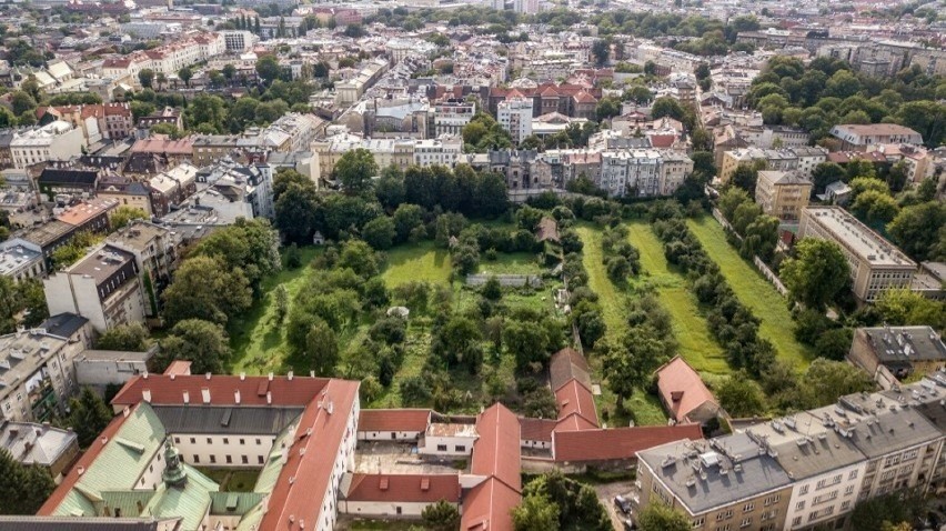 Plan otwarcia przyklasztornych ogrodów w Krakowie - Partia Razem proponuje zwiększenie przestrzeni zielonych dla mieszkańców miasta