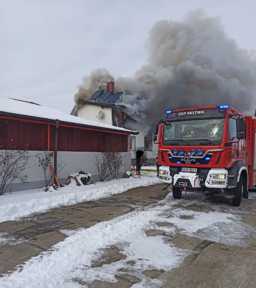 W domu jednorodzinnym w Pastwie eksplodował gaz! Akcja strażaków trwała 5 godzin