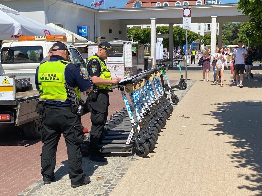 Plaga pijanych użytkowników hulajnóg w Sopocie. Teraz słono zapłacą za mandaty. W niedzielę doszło też do groźnego potrącenia