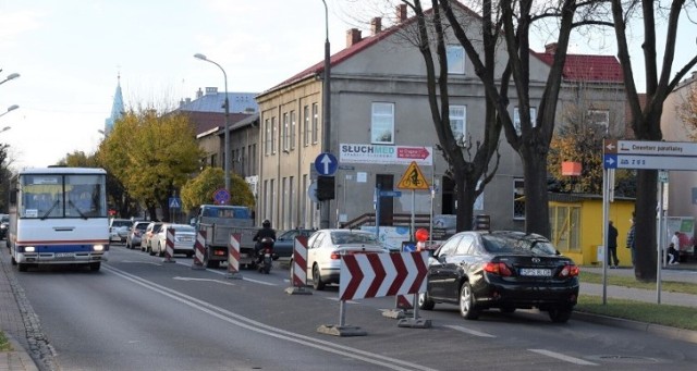 Jak co roku w związku z dniem Wszystkich Świętych zmieni się organizacja ruchu przy cmentarzu parafialnym w Oświęcimiu