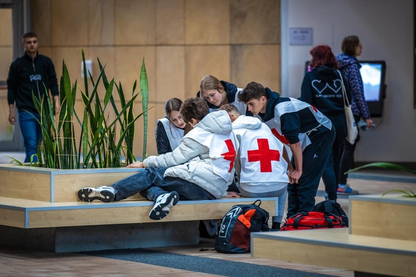 Walczą o tytuły mistrzów pierwszej pomocy Polskiego Czerwonego Krzyża [ZDJĘCIA, WIDEO]