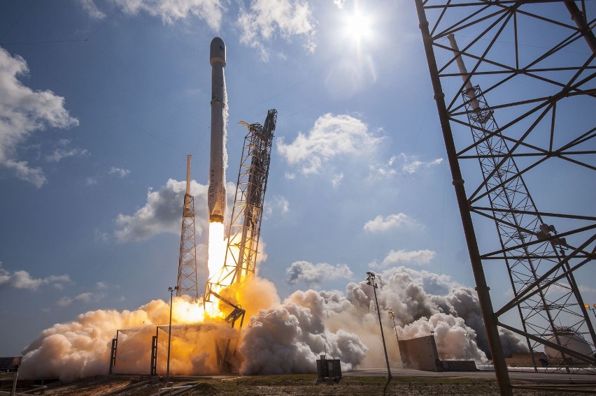 15 czerwca. Start rakiety Falcon 9. Fot. SpaceX/domena...