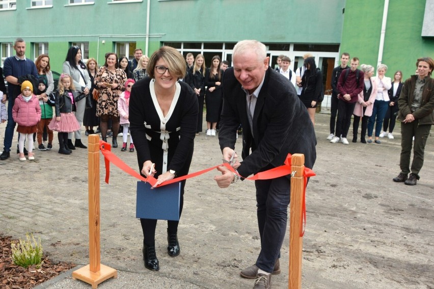 Ścieżka edukacyjna przy ZSDiOŚ w Radomsku otwarta. Projekt "I love drewno" zakończony. ZDJĘCIA