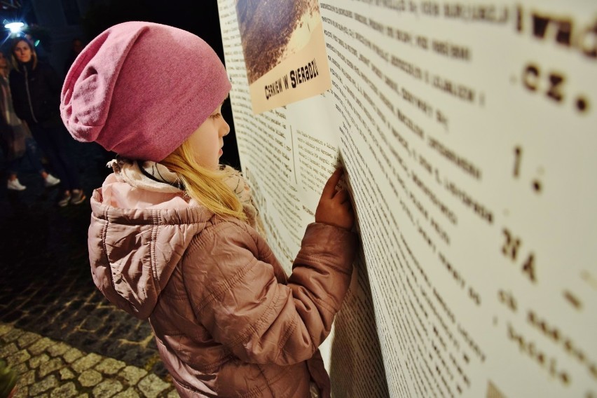 Obchody 100-lecia niepodległości w Sieradzu. Na „Spotkanie z historią i pieśnią” zaprosiło w niedzielny wieczór mieszkańców miasto (fot)