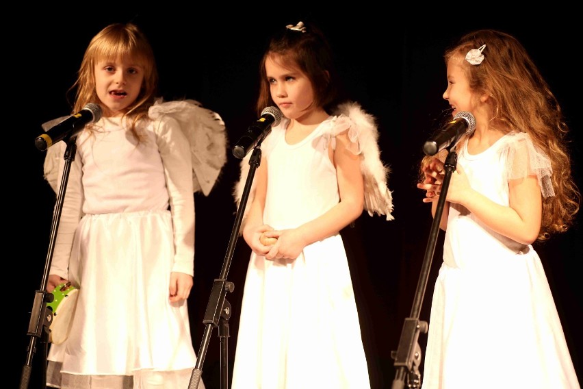 Przedszkolaki zaśpiewały w Karwanie [ZDJĘCIA, FILM]. Wspólne festiwalowe kolędowanie 