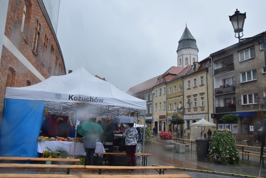 Kolorowe i pyszne ciasta oraz inne potrawy przygotowały...