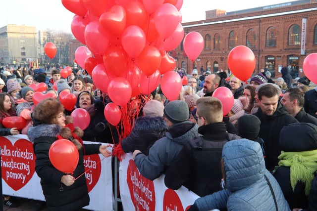 Murem za Owsiakiem. W Łodzi uczcili powrót Jurka Owsiaka na stanowisko prezesa fundacji WOŚP