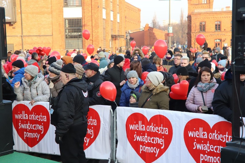 Murem za Owsiakiem. W Łodzi uczcili powrót Jurka Owsiaka na...