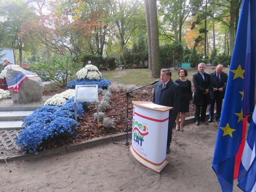 Odsłonili monument upamiętniający Greków przybyłych do Polski i Polic