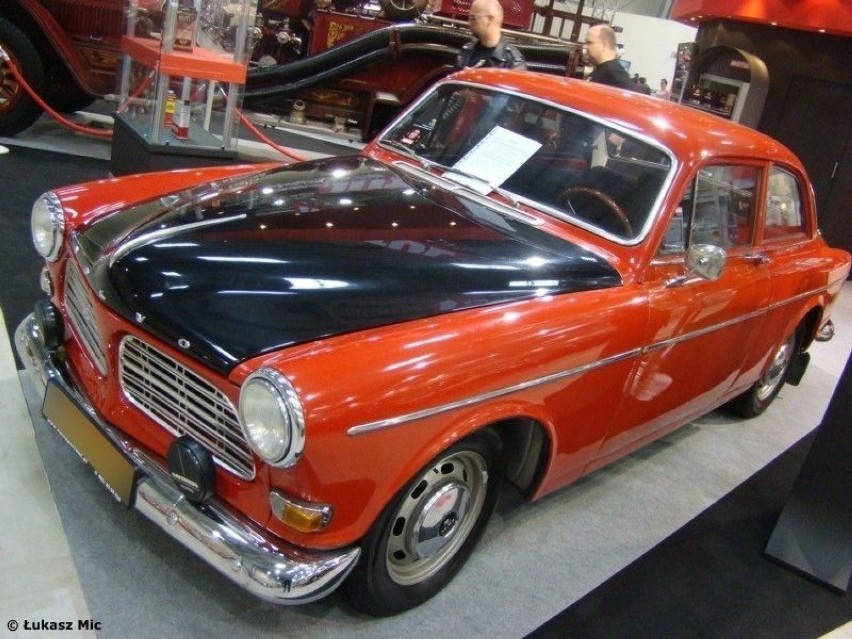 P1200 to 4-drzwiowy sedan produkowany w latach 1957-1958;...