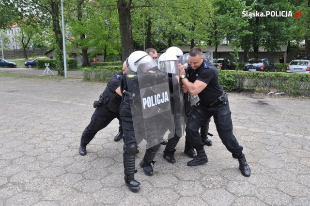 Klasa mundurowa III LO zapoznała się z pracą policjantów w Katowicach