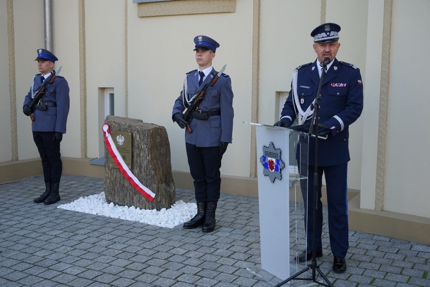 Kujawsko-Pomorskie - Odsłonięto Kamień Pamięci ku czci poległych policjantów z Kujawsko-Pomorskiego [zdjęcia, wideo]