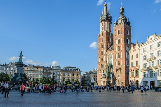 Kraków znalazł się w grupie najlepszych 10 miast świata w rankingu TripAdvisor. Serwis turystyczny wyróżnił te, które charakteryzują się największym wzrostem zainteresowania i pozytywnych recenzji członków jego społeczności. Przed stolicą Małopolski uplasowały się m.in. Key West (USA), Reykjavik (Islandia) oraz Edynburg (Wielka Brytania).