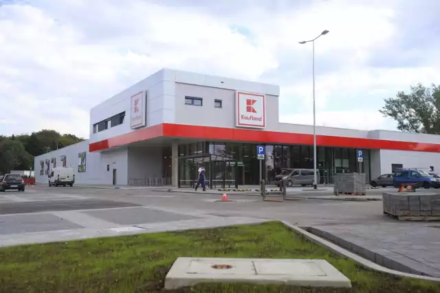 Budowa marketu Kaufland w Katowicach. 5.10.2020 

Zobacz kolejne zdjęcia. Przesuwaj zdjęcia w prawo - naciśnij strzałkę lub przycisk NASTĘPNE