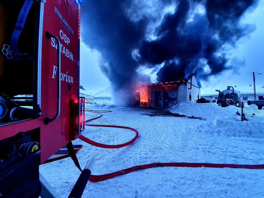 Pożar garażu z maszynami rolniczymi w Fiedorowiźnie (gm. Sztabin)