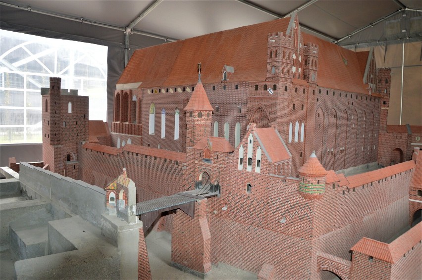 Malbork. Miniatura zamku gotowa w 70 proc. Twórca Piotr Banasik deklaruje: w tym sezonie będzie można oglądać gotową budowlę