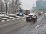 Służby ostrzegają przez oblodzeniami. Dużo kolizji i stłuczek w Bydgoszczy