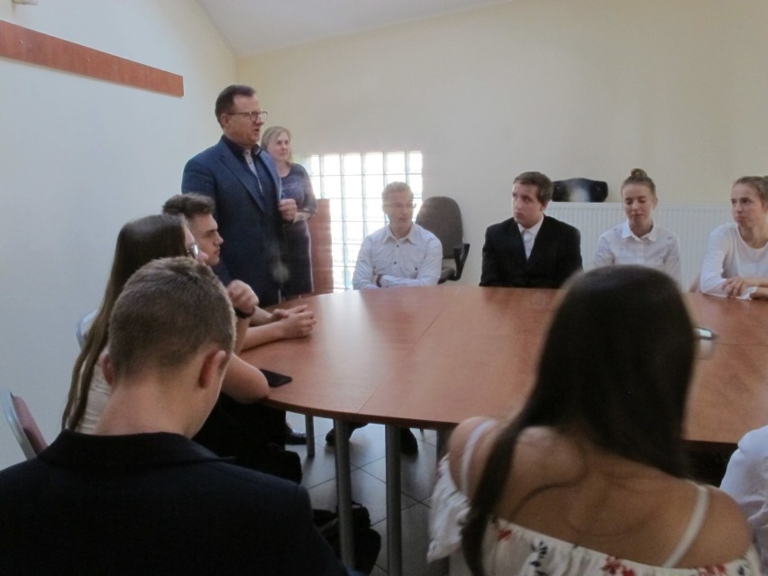 Stypendia motywacyjne wójta gminy Przodkowo trafiły do uczniów