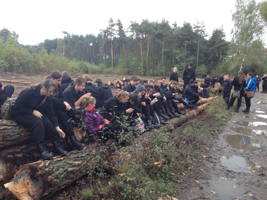 Manewry polowe klas mundurowych z ZSP 1 w Radomsku